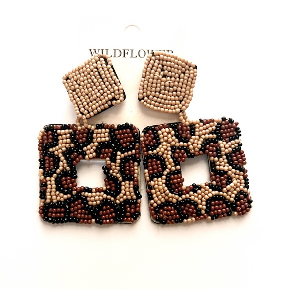 🛍🆕LEOPARD BEADED EARRINGS - Picture 3 of 3